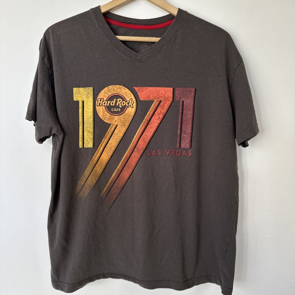 Hard Rock Las Vegas Tee Shirt Adult Size XL Heritage Big Logo Graphic Tee V Neck